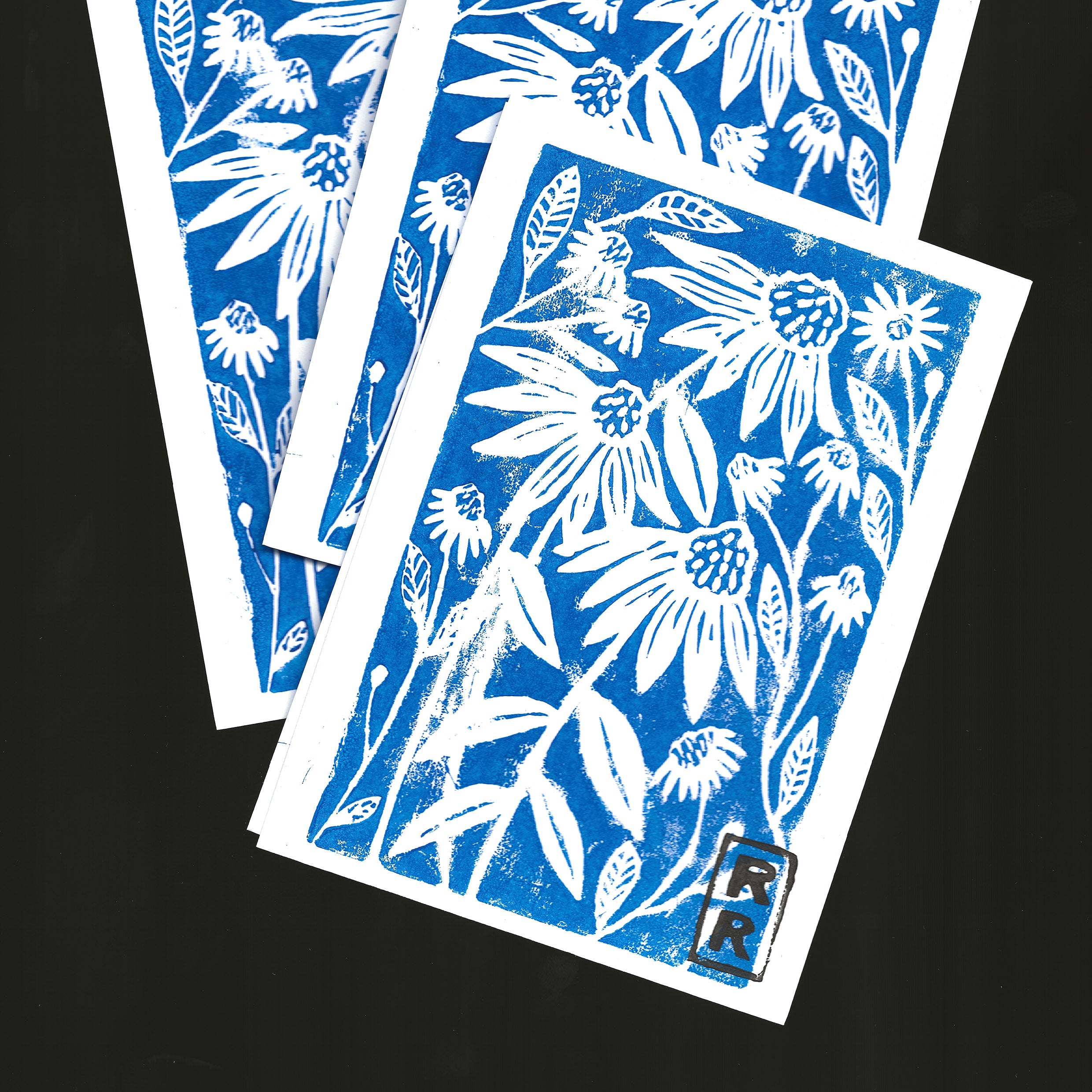 illustration marguerite imprimé en bleu sur fond blanc